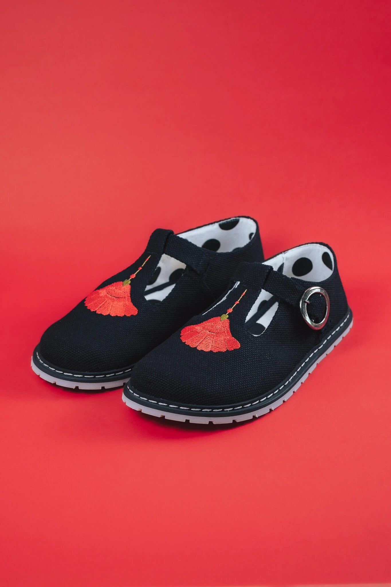 Босоногие туфли Sambas the bambas Claveles — чёрные с вышивкой — фото 1 из 12